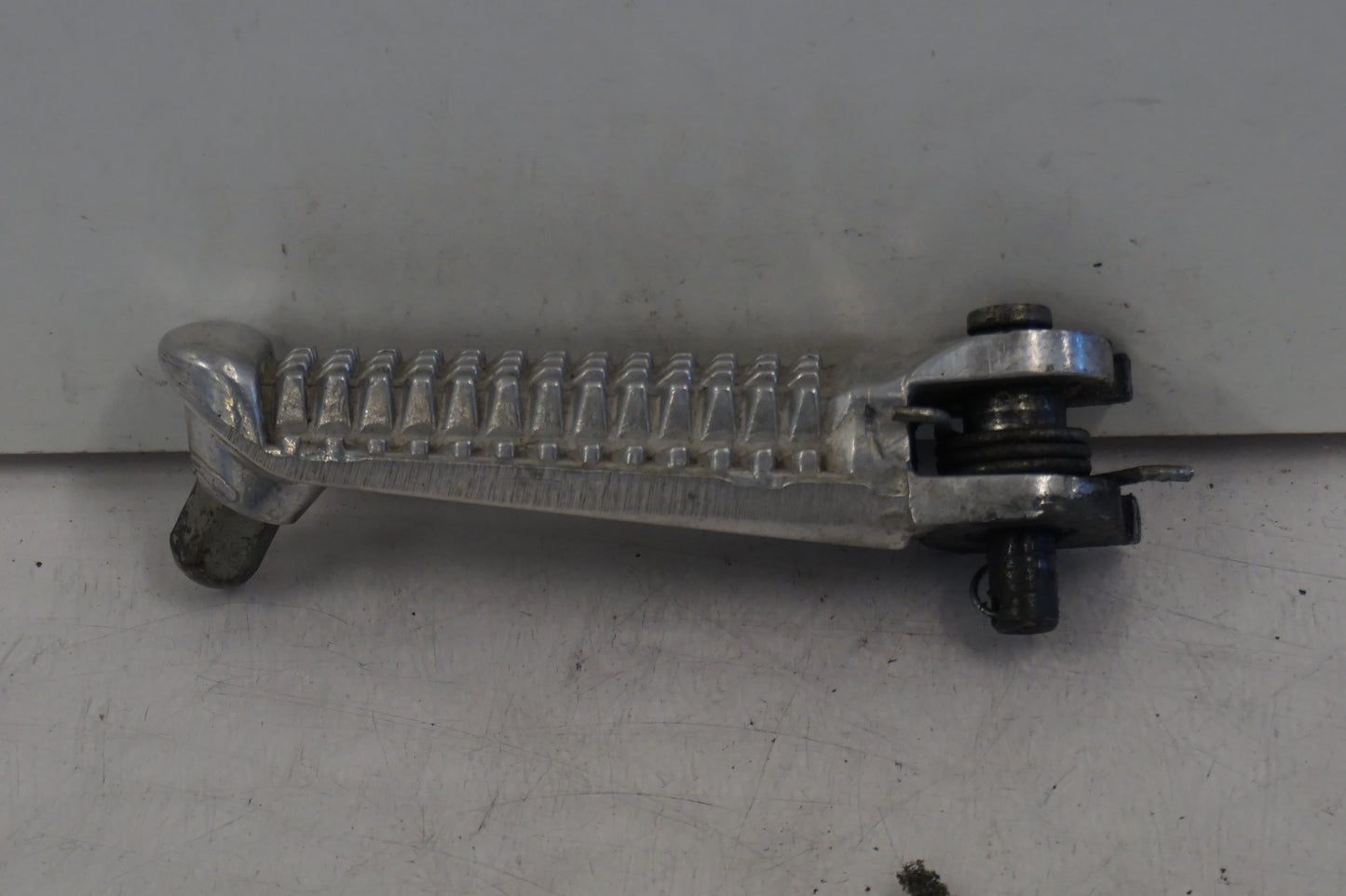 Baksidan på Fotpinne från en Suzuki GSX-R 600 -2000 motorcykel.