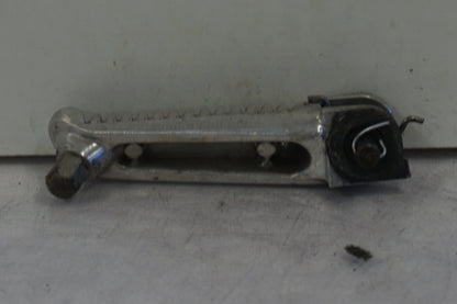 Höger sida på Fotpinne från en Suzuki GSX-R 600 -2000 motorcykel.