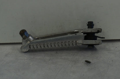 Vänster sida på Fotpinne från en Suzuki GSX-R 600 -2000 motorcykel.