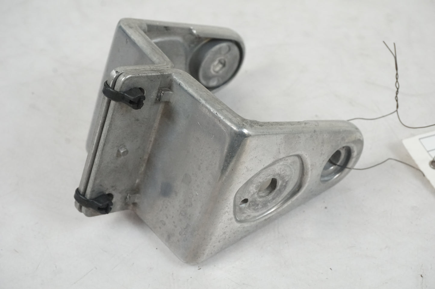 Framsidan på Strålkastarfäste från en Kawasaki Zephyr 750 -1991 motorcykel.