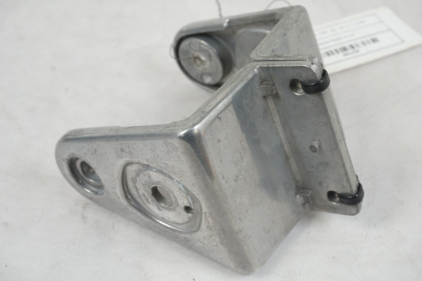 Baksidan på Strålkastarfäste från en Kawasaki Zephyr 750 -1991 motorcykel.