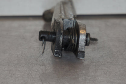 Snett nerifrån på Fotpinne från en Suzuki GSX-R 600 -2000 motorcykel.