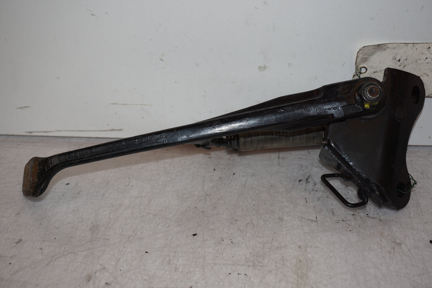 Framsidan på Sidostöd från en Honda CB 1000 R -2009 motorcykel.