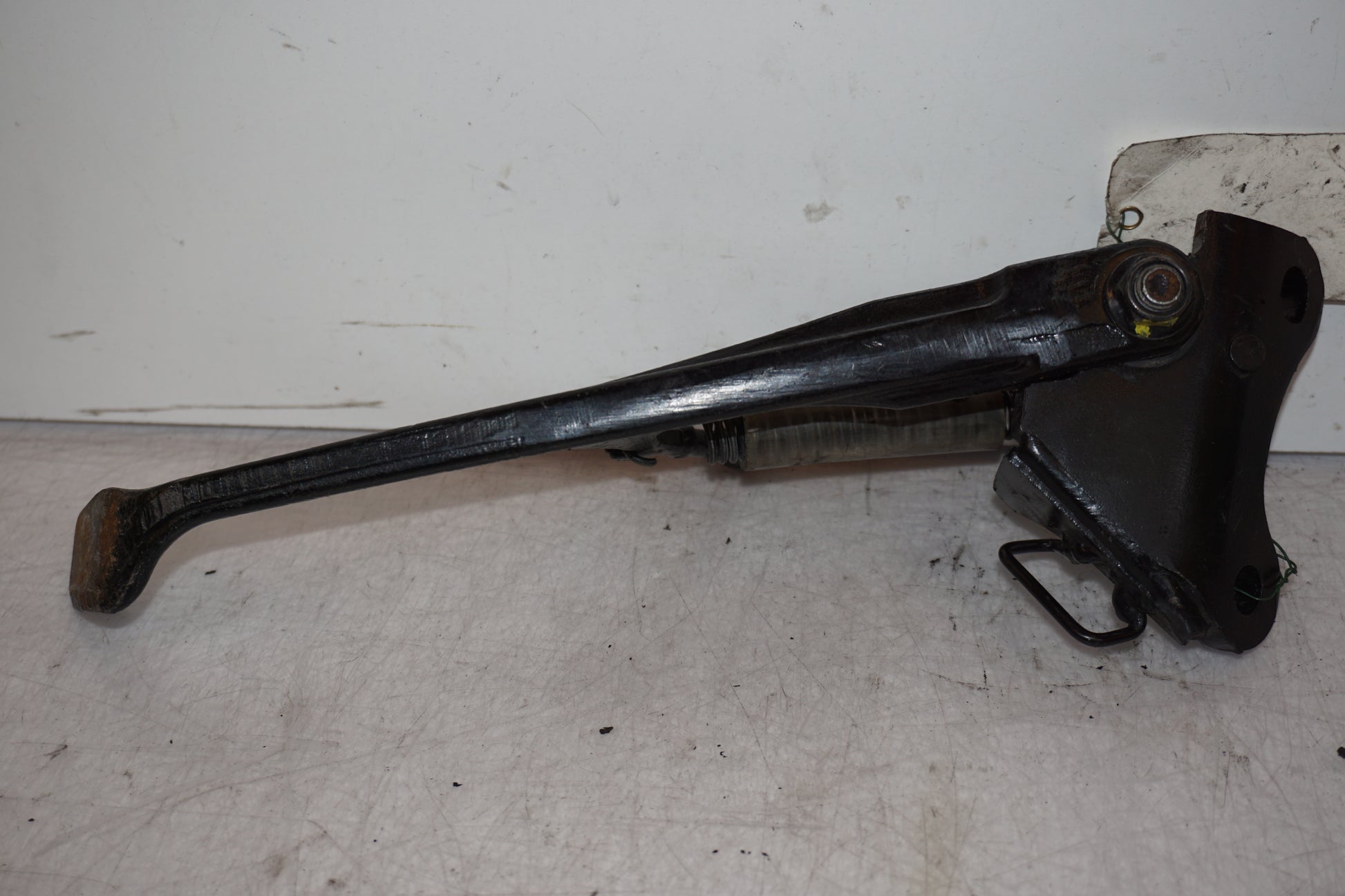 Framsidan på Sidostöd från en Honda CB 1000 R -2009 motorcykel.