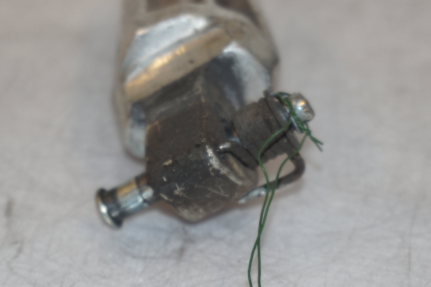 Snett uppifrån på Fotpinne från en Suzuki GSX 400 -1983 motorcykel.