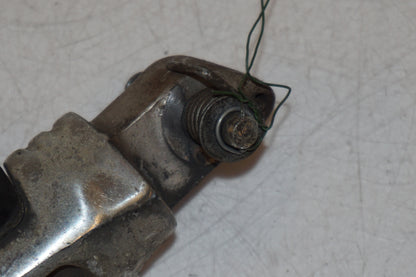 Snett nerifrån på Fotpinne från en Suzuki GSX 400 -1983 motorcykel.