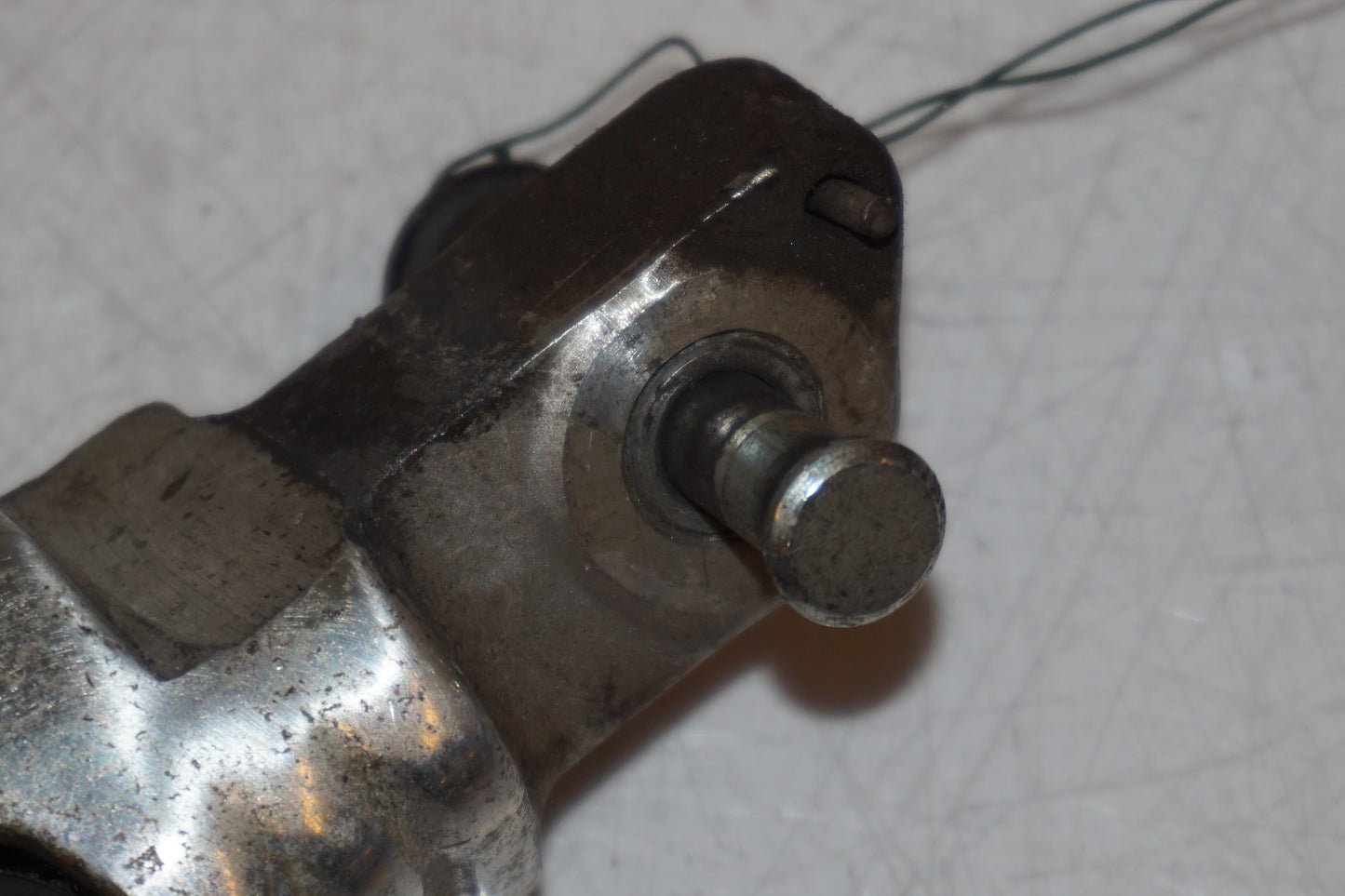 Extrabild1 på Fotpinne från en Suzuki GSX 400 -1983 motorcykel.