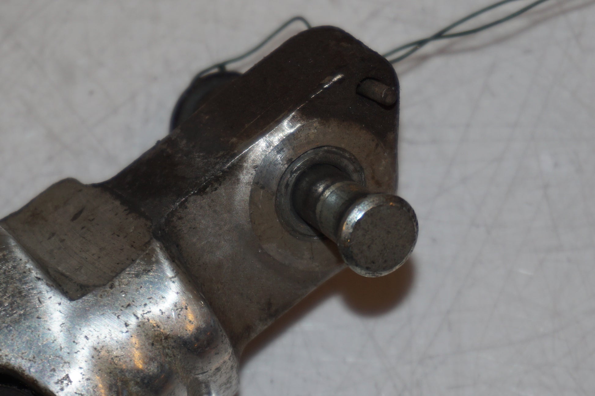 Extrabild1 på Fotpinne från en Suzuki GSX 400 -1983 motorcykel.