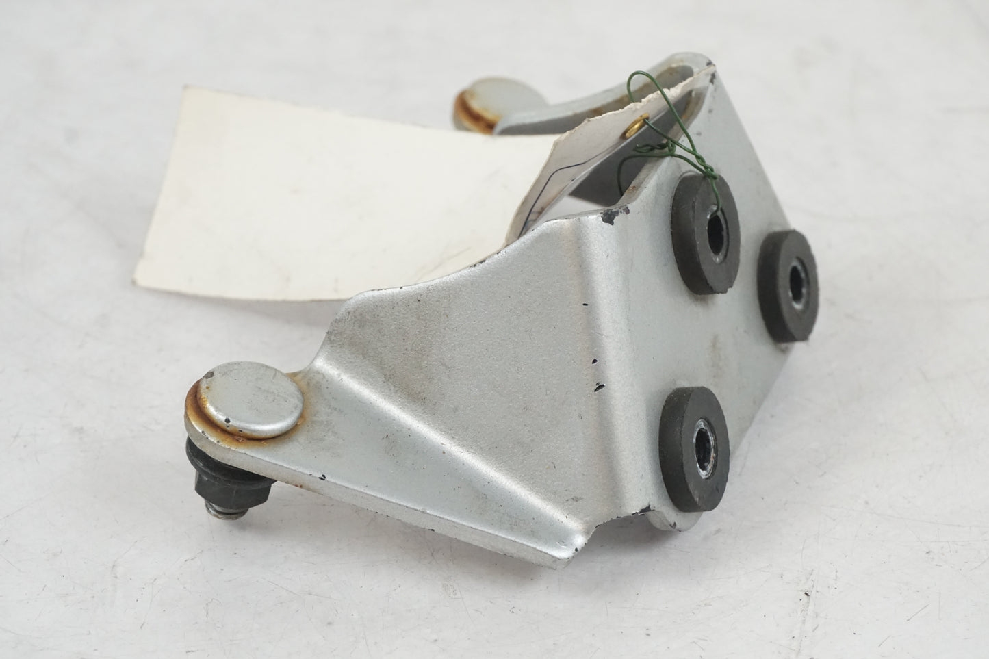 Baksidan på Strålkastarfäste från en Kawasaki VN 900 -2008 motorcykel.