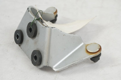 Höger sida på Strålkastarfäste från en Kawasaki VN 900 -2008 motorcykel.