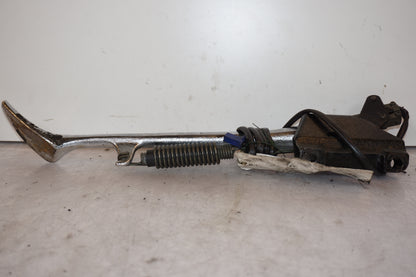 Baksidan på Sidostöd från en Yamaha XVS 650 -1999 motorcykel.