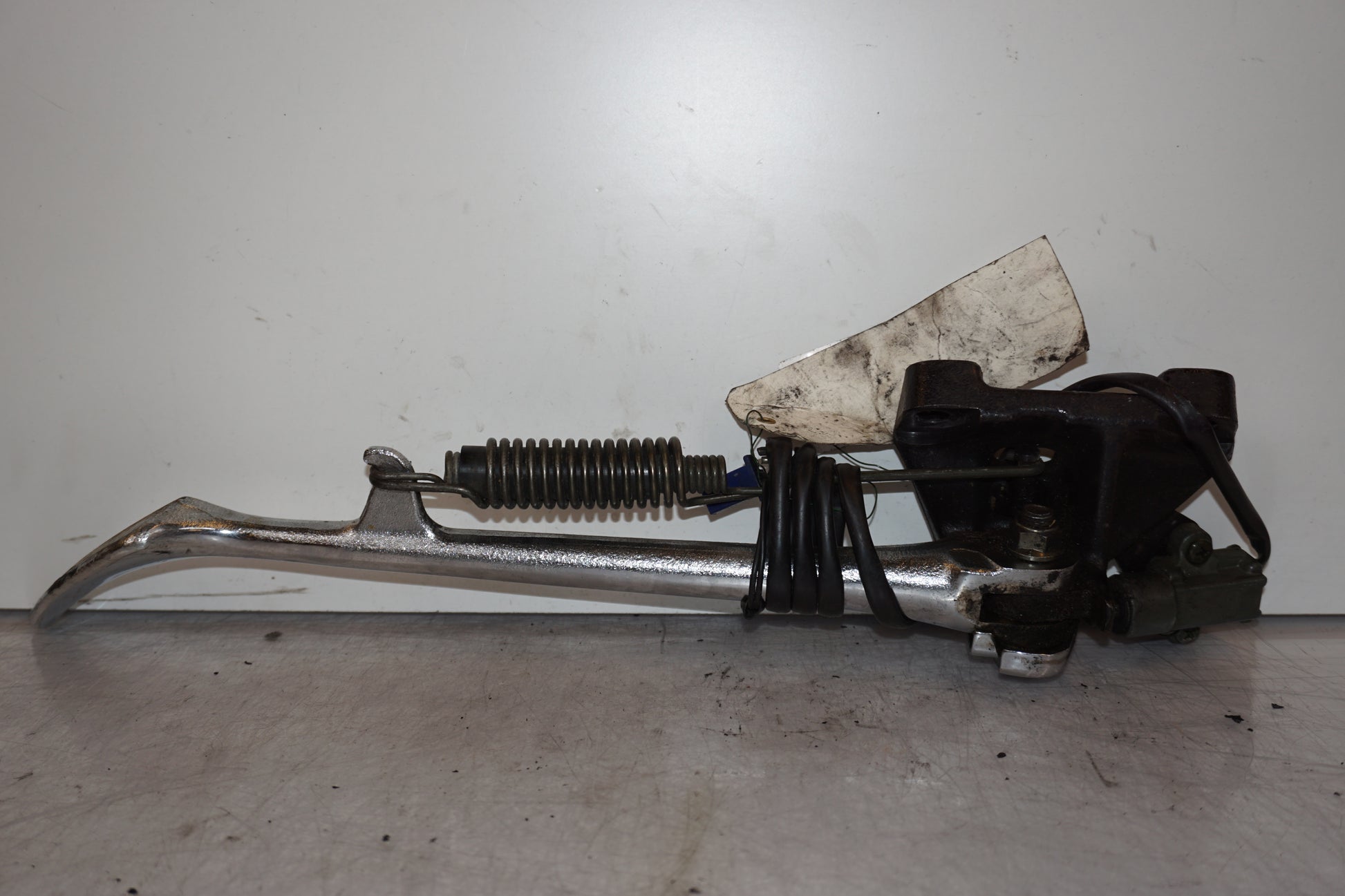 Höger sida på Sidostöd från en Yamaha XVS 650 -1999 motorcykel.