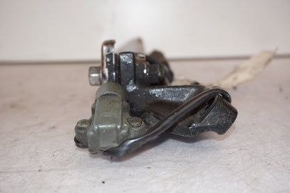 Snett nerifrån på Sidostöd från en Yamaha XVS 650 -1999 motorcykel.