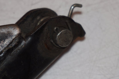 Snett nerifrån på Fotpinne från en Suzuki DR 650 -1993 motorcykel.