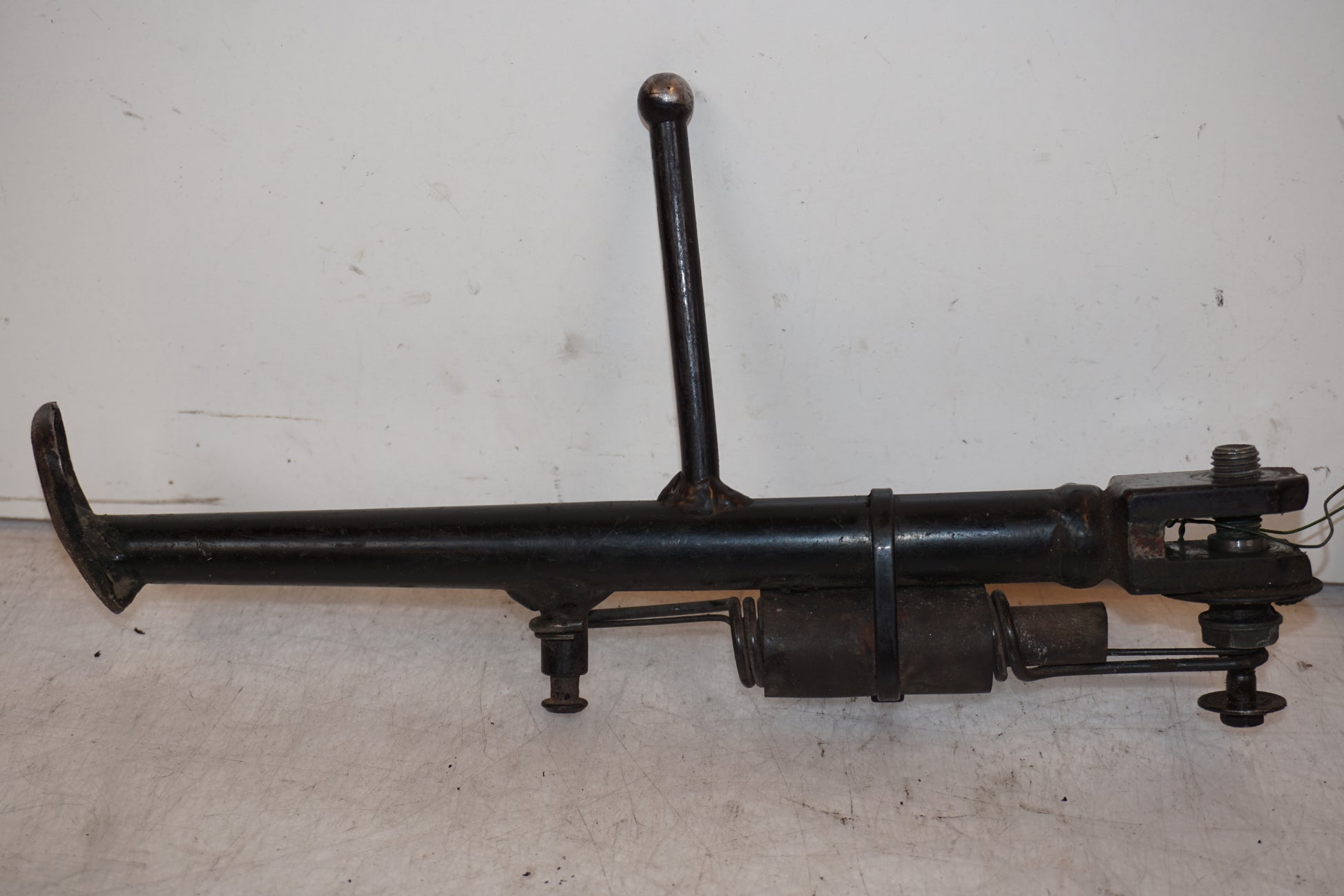 Framsidan på Sidostöd från en Honda CB 600 Hornet -1999 motorcykel.