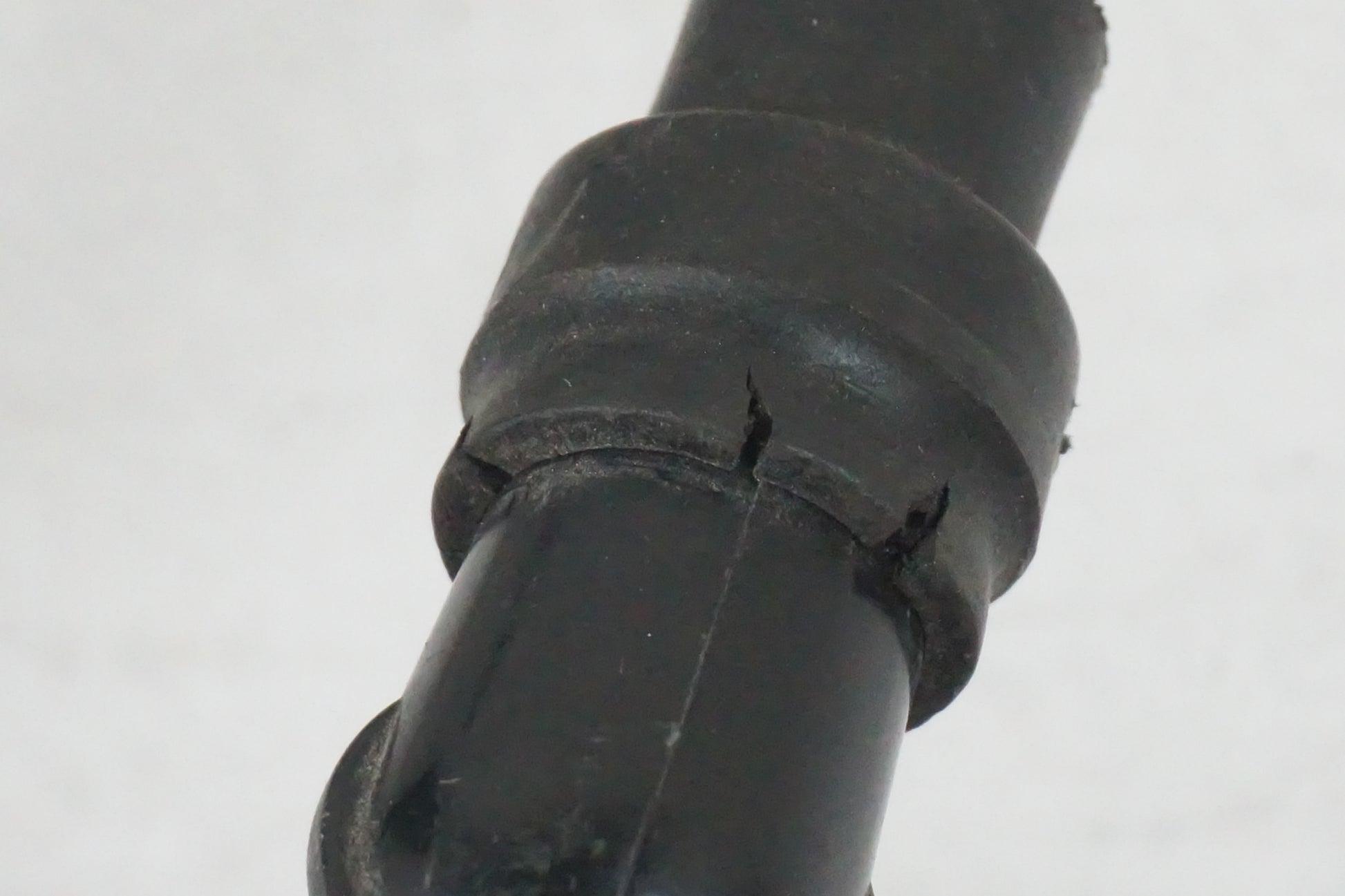 Vänster sida på Tändspole från en Kawasaki GPZ 500 -1993 motorcykel.