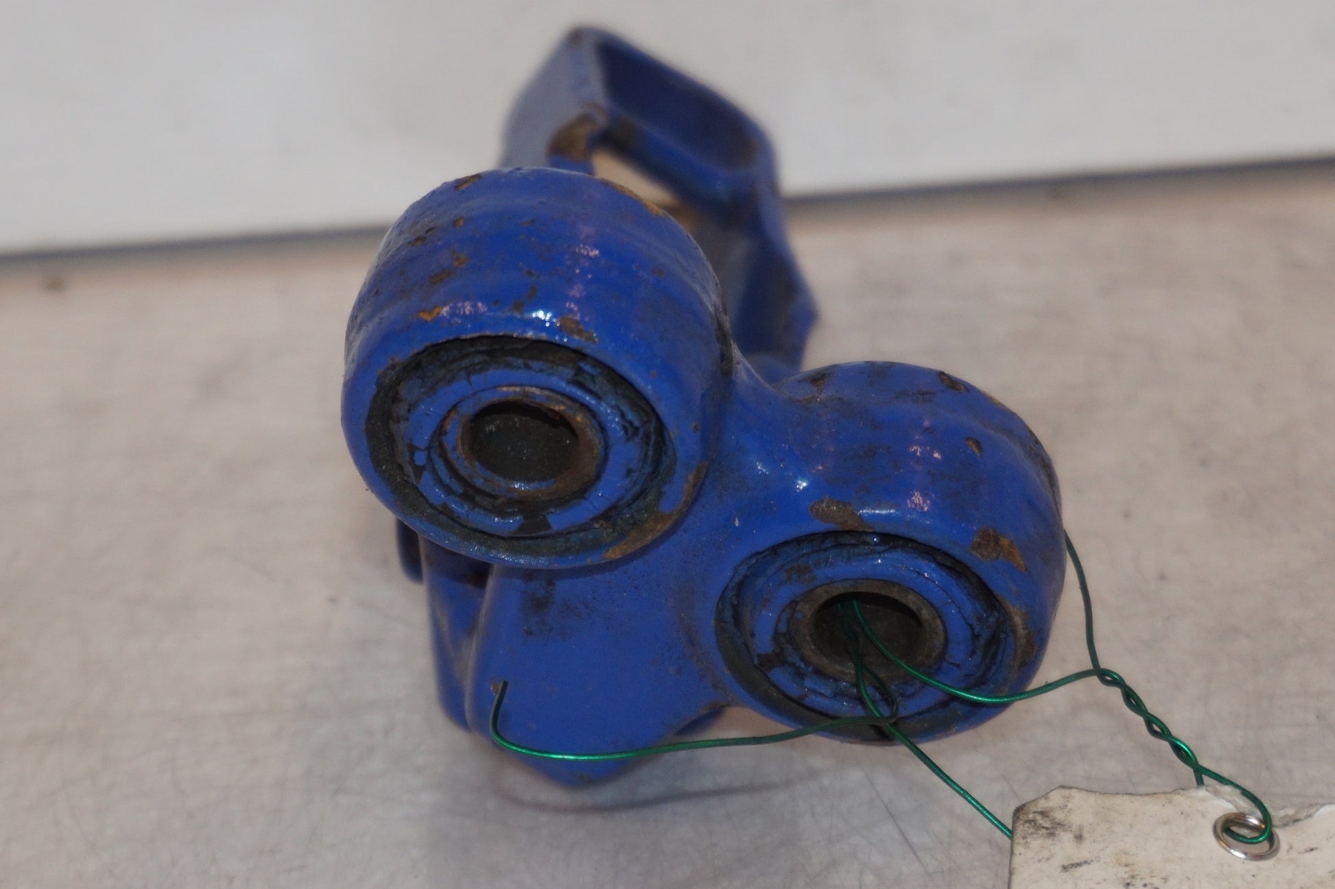 Vänster sida på Fotpinne från en Suzuki DR 750 S -1988 motorcykel.