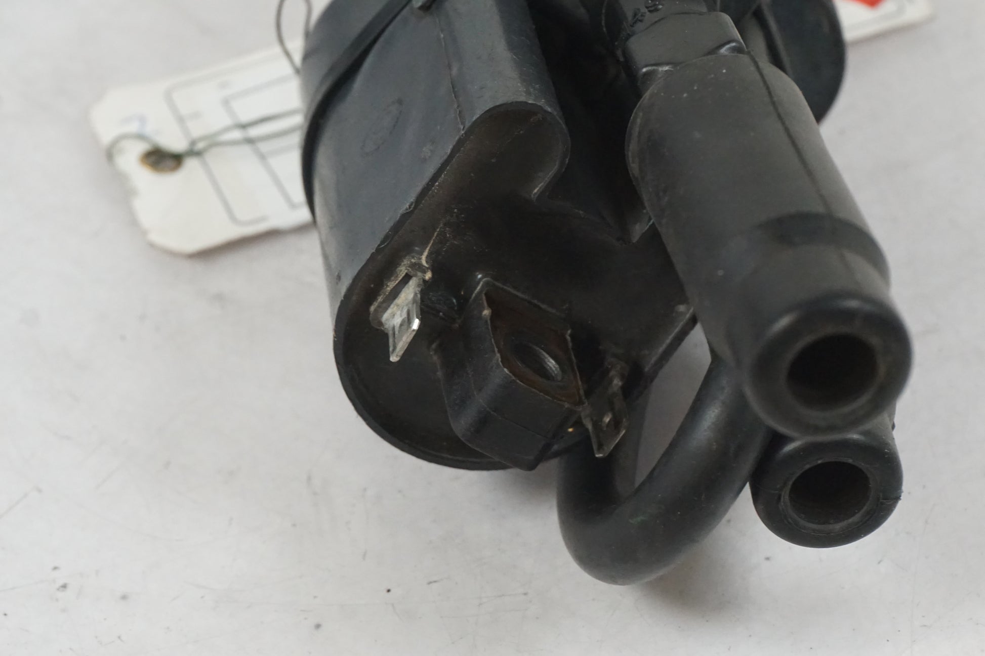 Vänster sida på Tändspole från en Suzuki RF 600 R -1993 motorcykel.