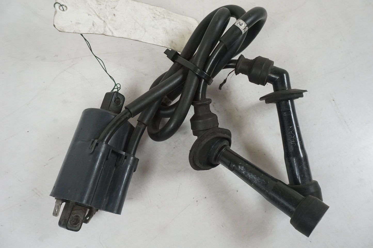 Baksidan på Tändspole från en Suzuki GSX 600 F -1988 motorcykel.