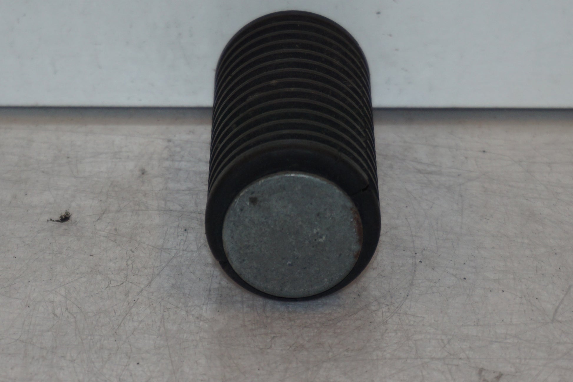 Höger sida på Fotpinne från en Suzuki DR 750 S -1989 motorcykel.