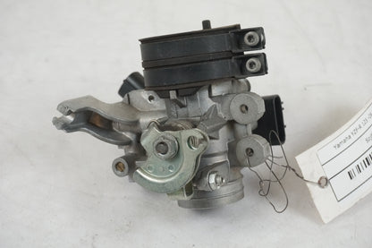 Baksidan på Spjällhus från en Yamaha YZF-R 125 -2008 motorcykel.