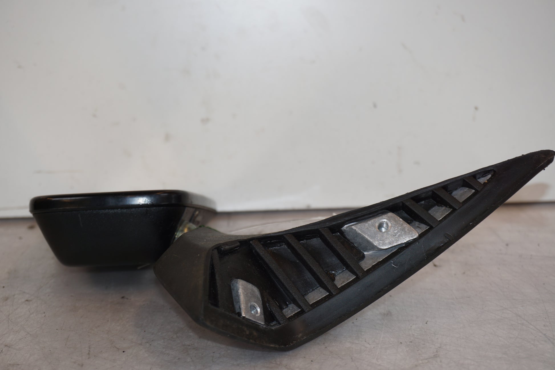 Vänster sida på Backspegel från en BMW R 100 RT -1982 motorcykel.