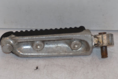 Baksidan på Fotpinne från en Suzuki GSX 750 -1998 motorcykel.