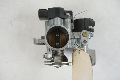 Höger sida på Spjällhus från en Yamaha YZF-R 125 -2009 motorcykel.