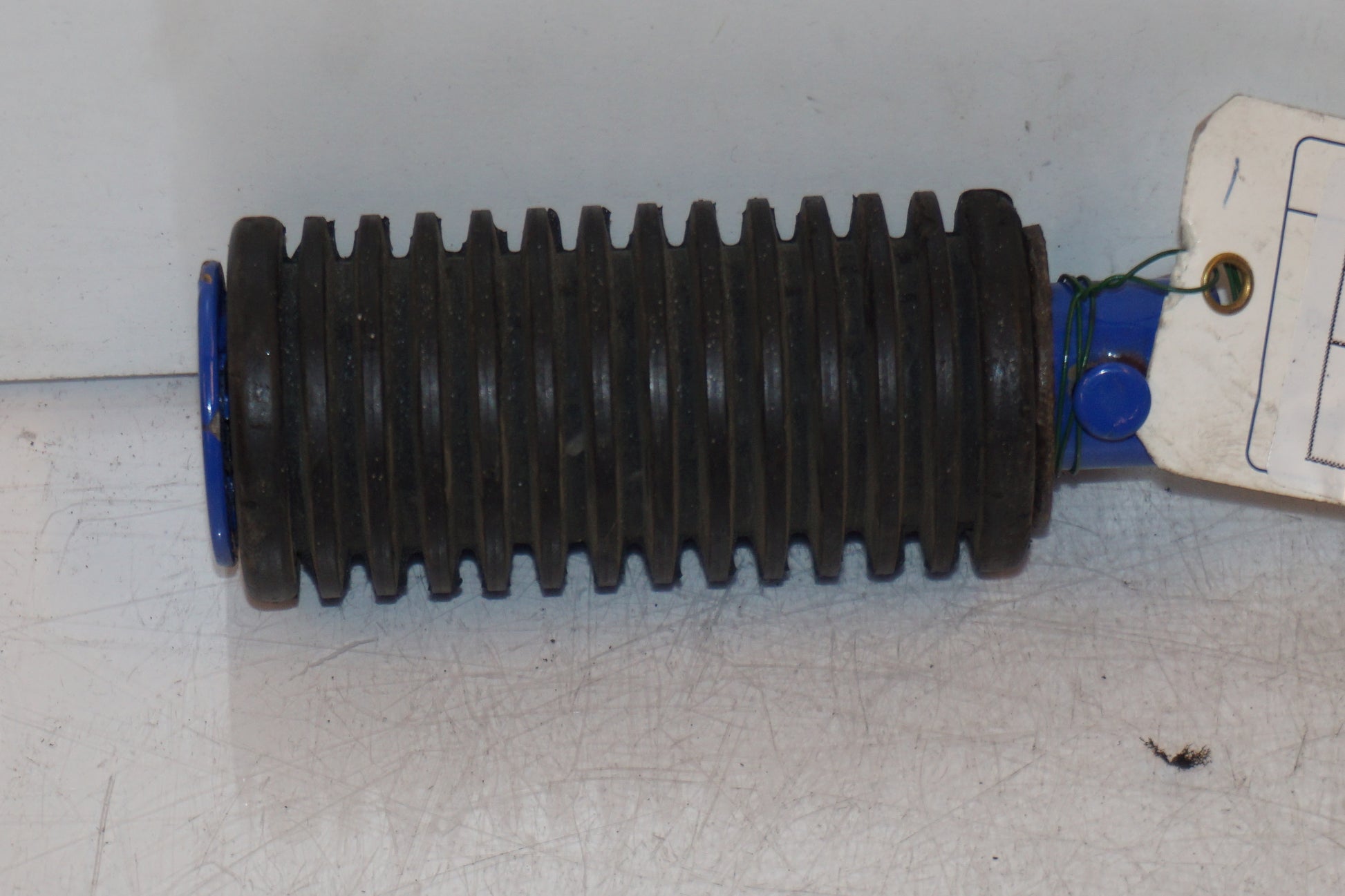 Framsidan på Fotpinne från en Suzuki DR 750 S -1988 motorcykel.