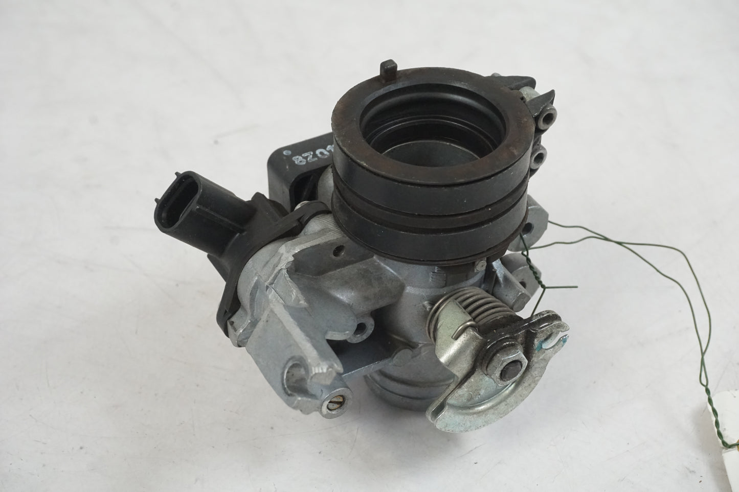 Framsidan på Spjällhus från en Yamaha YZF-R 125 -2010 motorcykel.