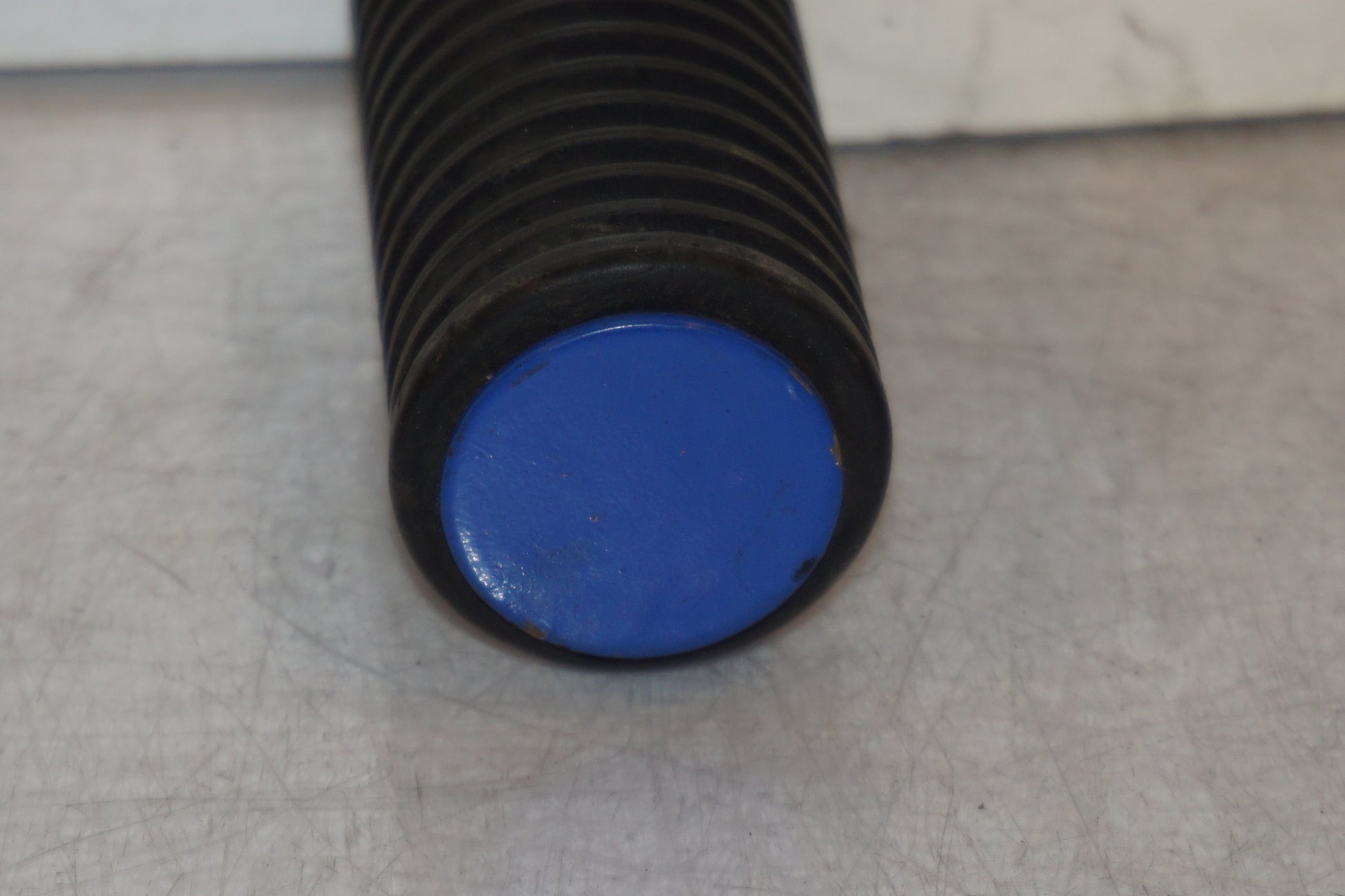 Höger sida på Fotpinne från en Suzuki DR 750 S -1988 motorcykel.