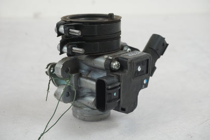 Baksidan på Spjällhus från en Yamaha YZF-R 125 -2010 motorcykel.