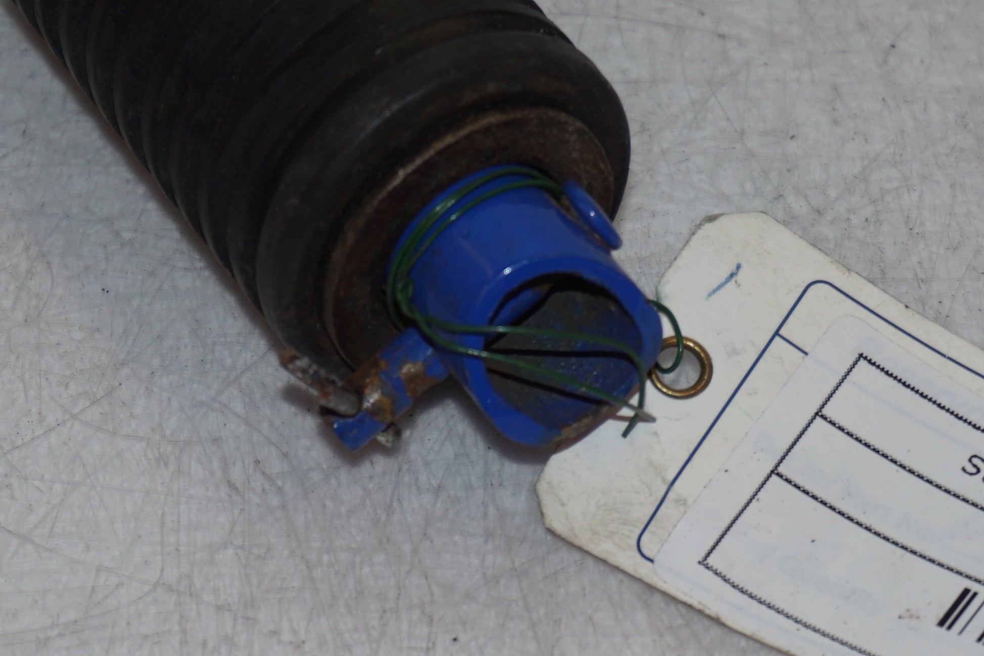 Vänster sida på Fotpinne från en Suzuki DR 750 S -1988 motorcykel.