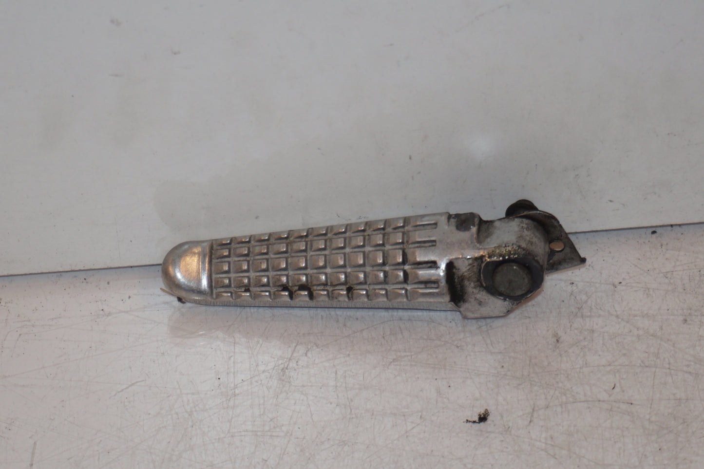 Framsidan på Fotpinne från en Suzuki GSX-R 600 -2000 motorcykel.