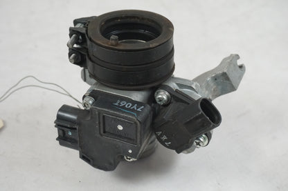 Framsidan på Spjällhus från en Yamaha YZF-R 125 -2008 motorcykel.