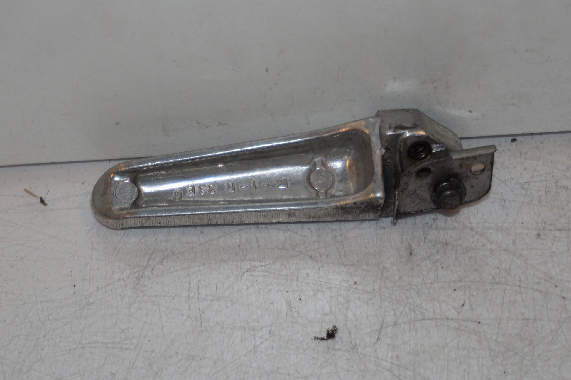 Baksidan på Fotpinne från en Suzuki GSX-R 600 -2000 motorcykel.