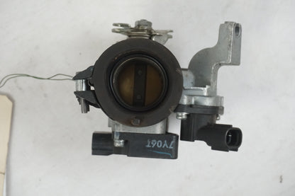 Baksidan på Spjällhus från en Yamaha YZF-R 125 -2008 motorcykel.