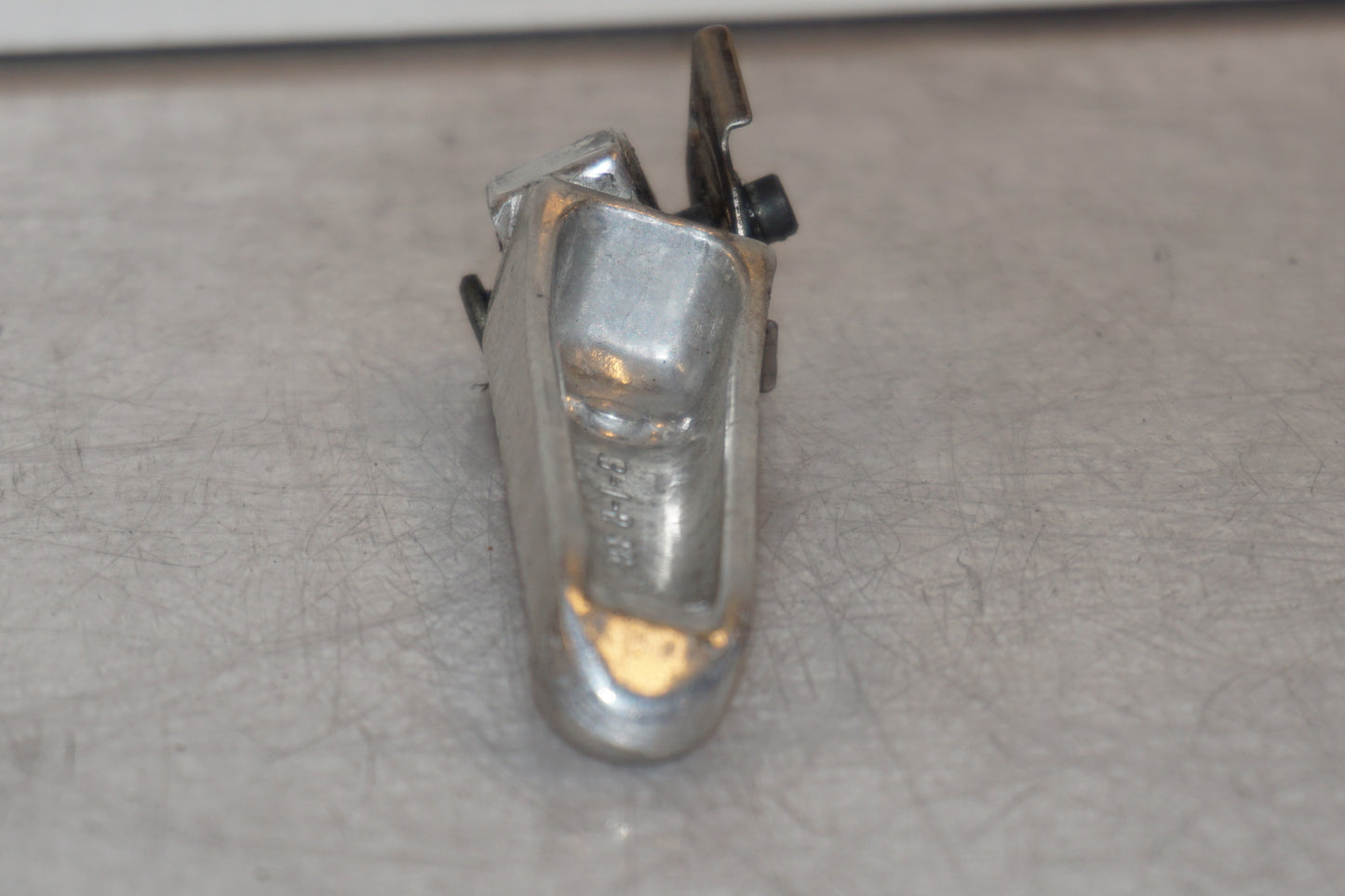 Höger sida på Fotpinne från en Suzuki GSX-R 600 -2000 motorcykel.