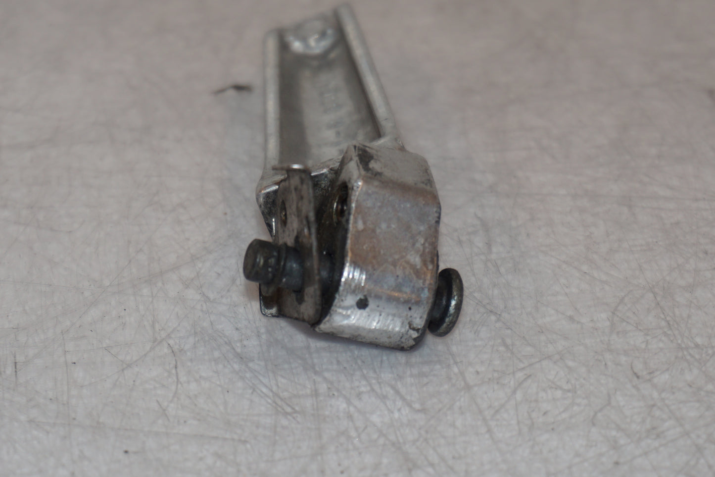 Vänster sida på Fotpinne från en Suzuki GSX-R 600 -2000 motorcykel.