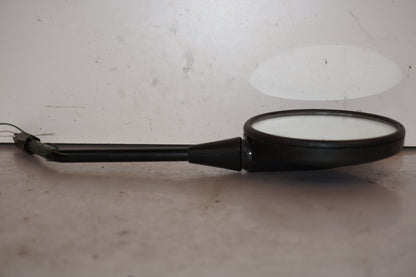 Baksidan på Backspegel från en BMW F 650 CS -2002 motorcykel.