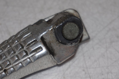 Snett nerifrån på Fotpinne från en Suzuki GSX-R 600 -2000 motorcykel.