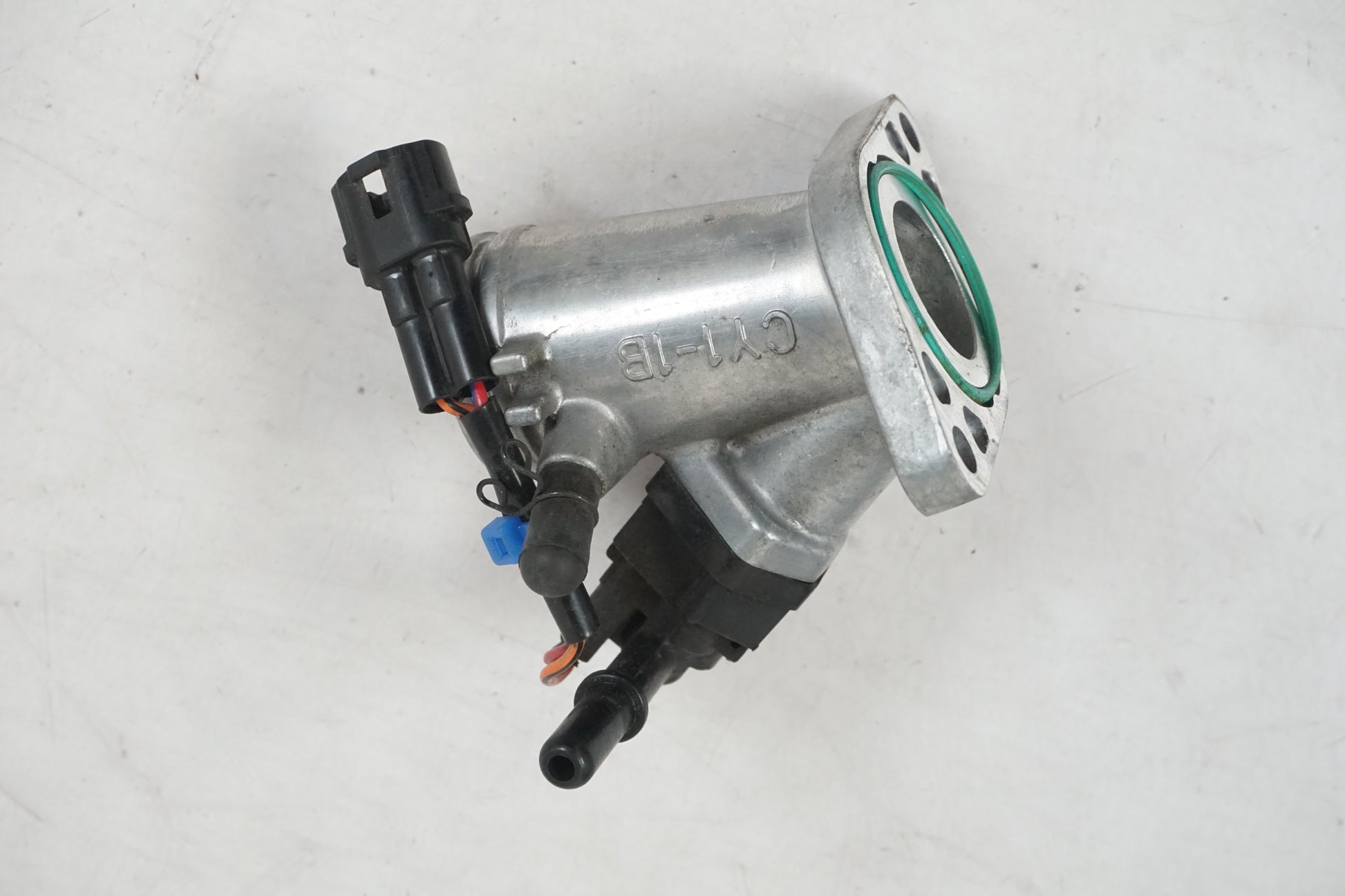 Framsidan på Spjällhus från en Yamaha YZF-R 125 -2010 motorcykel.