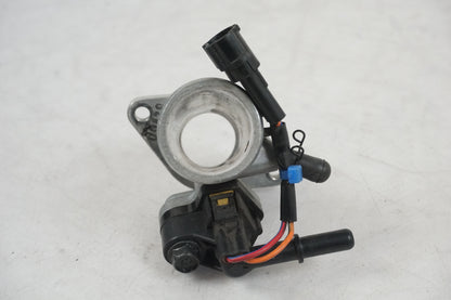 Baksidan på Spjällhus från en Yamaha YZF-R 125 -2010 motorcykel.