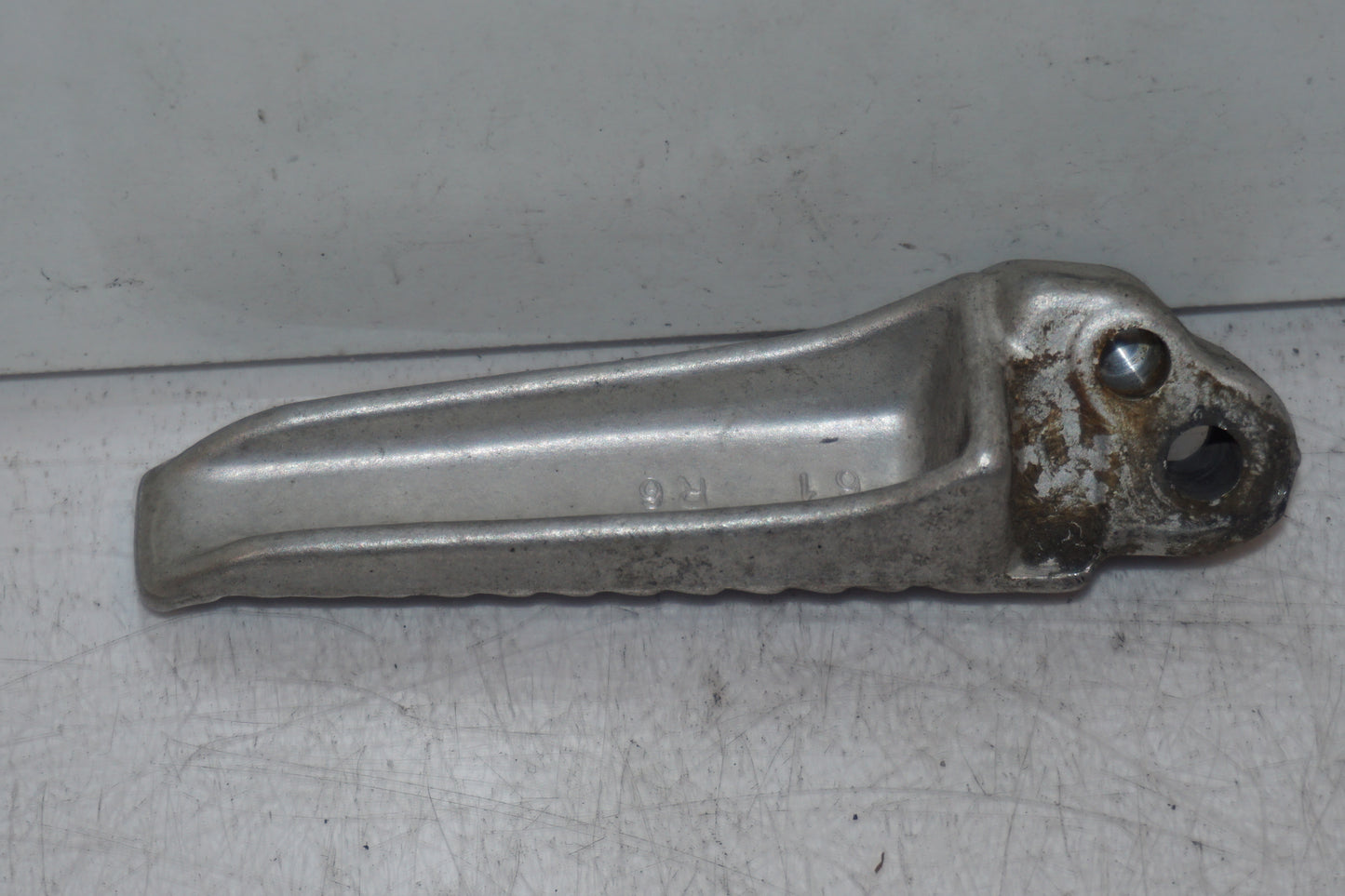 Baksidan på Fotpinne från en Suzuki SV 650 -2003 motorcykel.