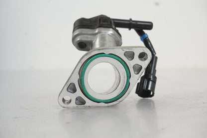 Vänster sida på Spjällhus från en Yamaha YZF-R 125 -2010 motorcykel.