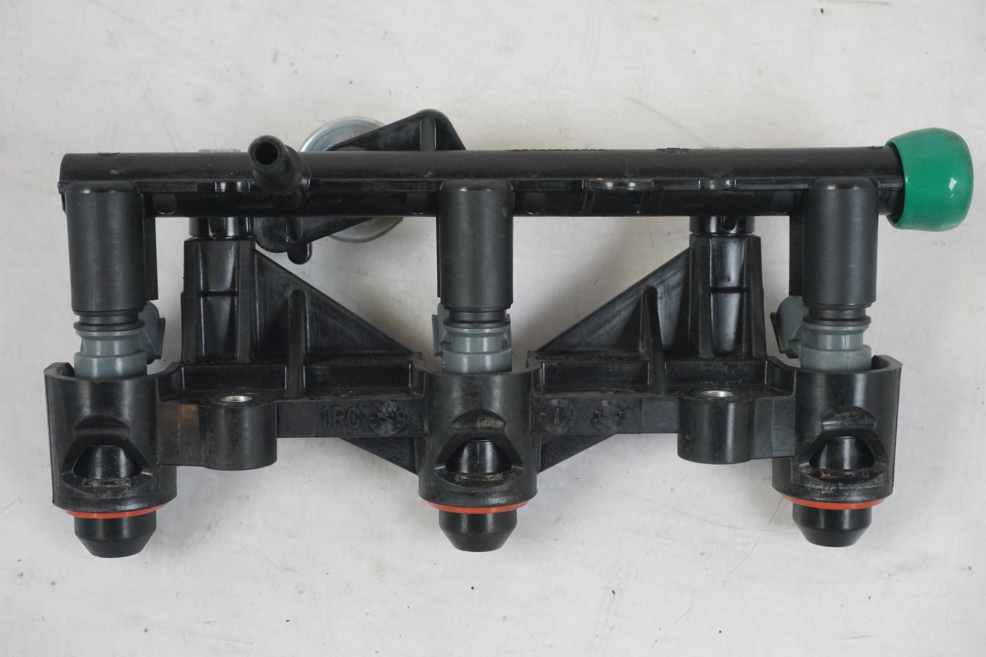 Framsidan på Spjällhus från en Yamaha MT-09 Tracer -2015 motorcykel.