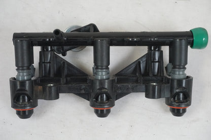 Framsidan på Spjällhus från en Yamaha MT-09 Tracer -2015 motorcykel.