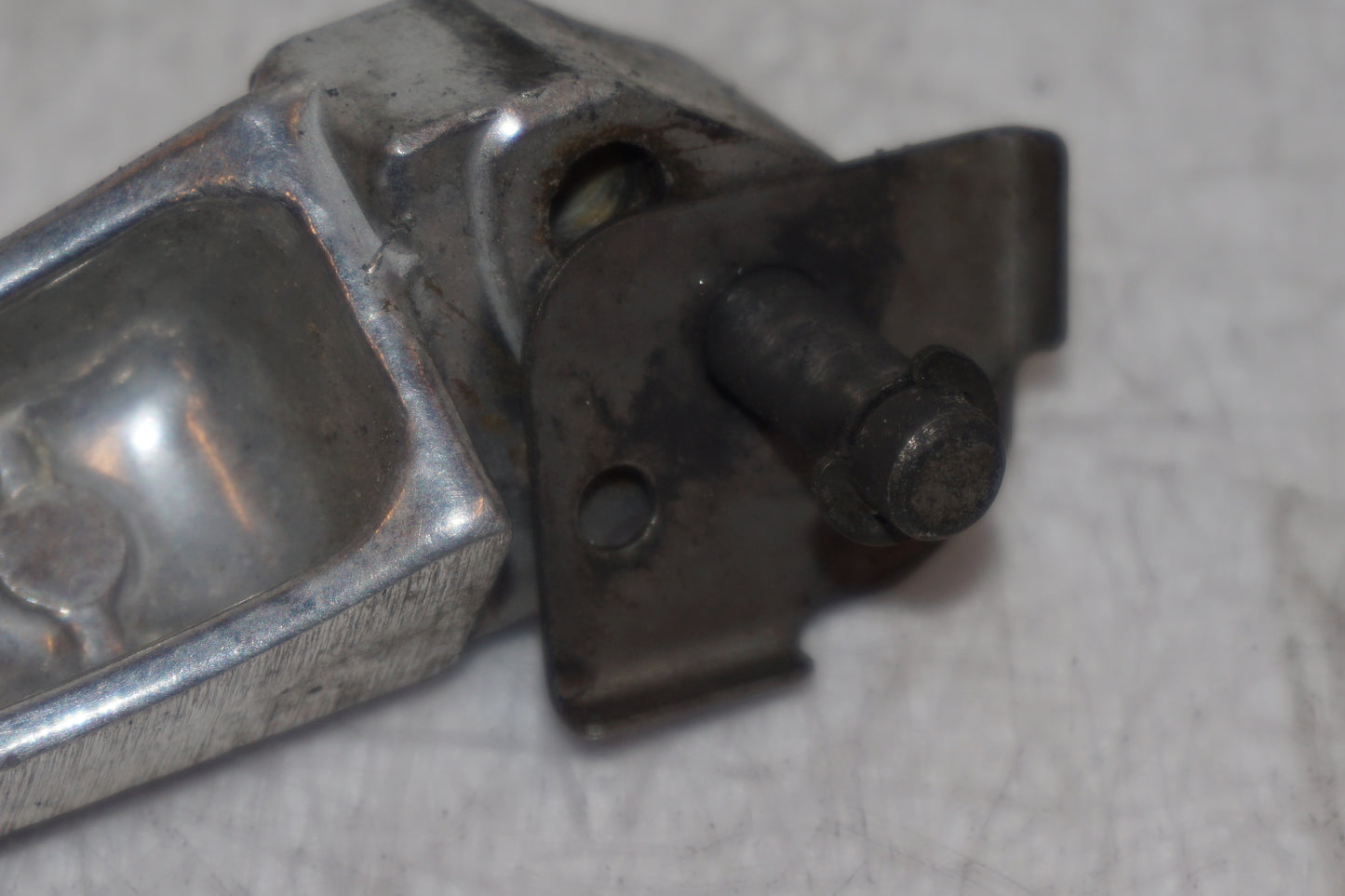 Snett uppifrån på Fotpinne från en Suzuki SV 650 -1999 motorcykel.