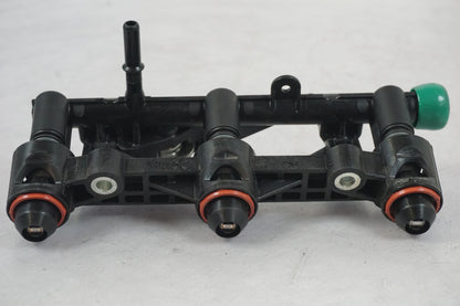 Baksidan på Spjällhus från en Yamaha MT-09 Tracer -2015 motorcykel.