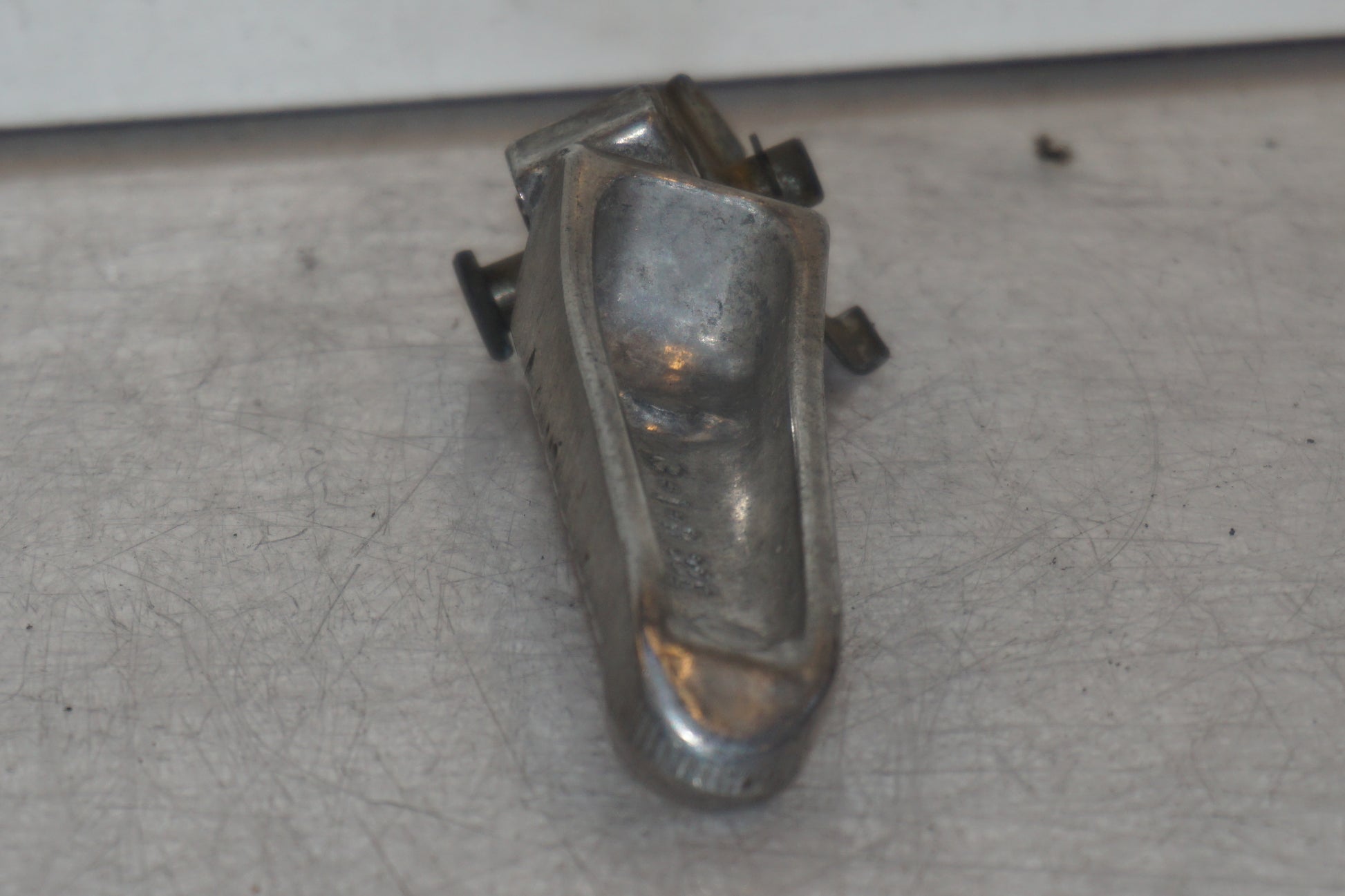 Vänster sida på Fotpinne från en Suzuki GSX-R 600 -1999 motorcykel.